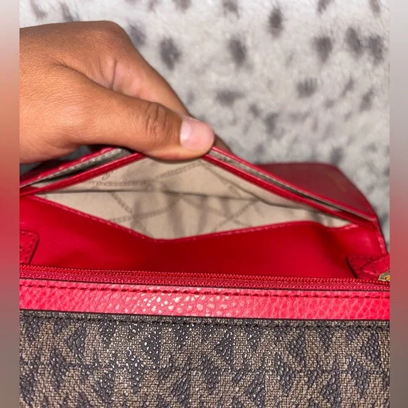 MICHAEL KORS JET SET CHARM SMALL STUDDED CELLPHONE CROSSBODY BAG